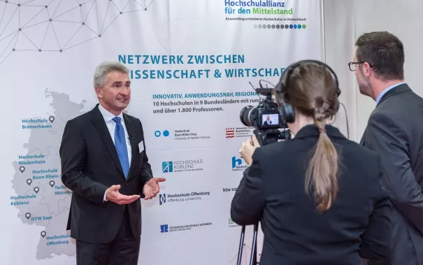 hafm_konferenz_in_berlin_20160928_foto_m._schoenfelder_hafm_47.jpg (DE)