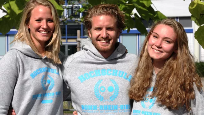 shooting_merchandise_studierende_gina_david_alex_fbwiwi_sta_20160922_foto_j._kuestenmacher_03.jpg (DE)