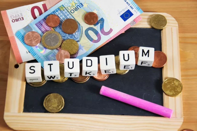 studienfinanzierung colourbox 24701223